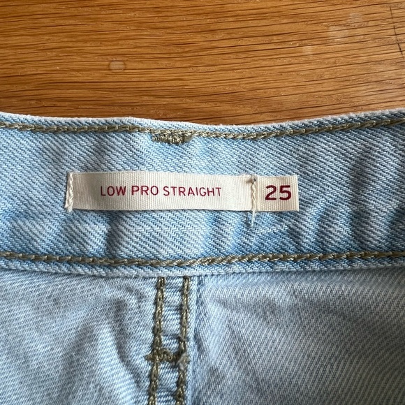 Levi’s Low Pro Straight Jeans Women’s Size 25 Blue Relaxed Baggy Fit Light Wash - Picture 2 of 7